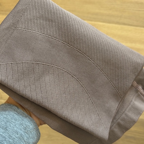 💜 Nautica Mauve Shapewear Shorts – NWOT
Size Small - Picture 8 of 8